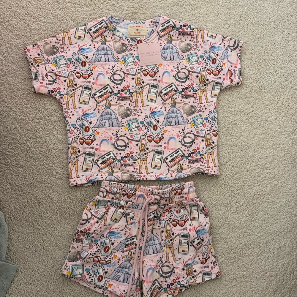 Brand new Taylor Swift short set size 6